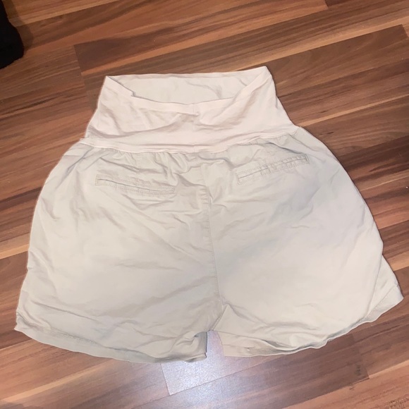 Maternity shorts size 6 - Picture 2 of 3